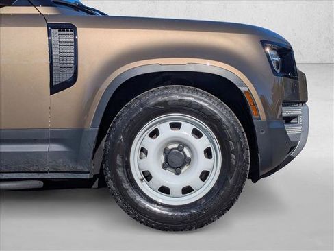 Used 2023 Land Rover Defender 90 S image 24
