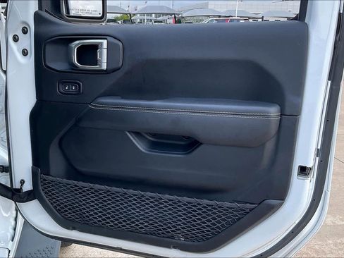 Used 2021 Jeep Wrangler Unlimited Sahara image 22