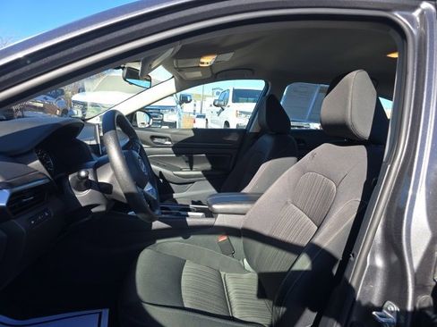 Used 2024 Nissan Altima 2.5 SV image 9