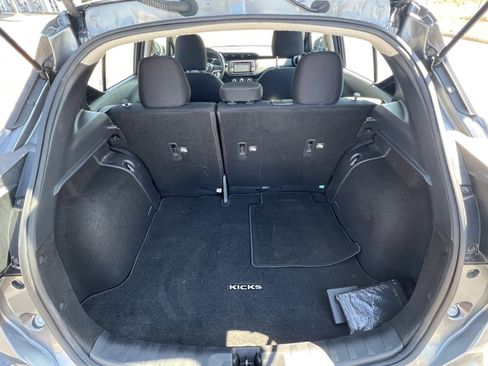 Used 2022 Nissan Kicks S image 9