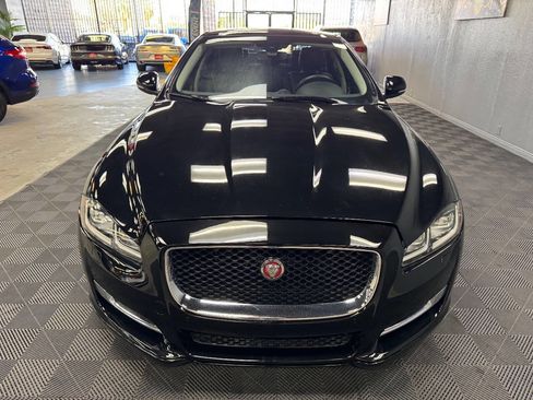 Used 2016 Jaguar XJ R-Sport image 5