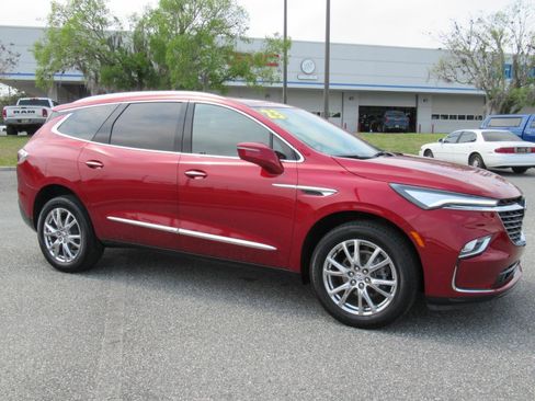 Used 2023 Buick Enclave Essence w/ Experience Buick Package FWD image 2