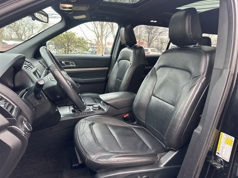 Used 2018 Ford Explorer XLT w/ Equipment Group 202A image 14