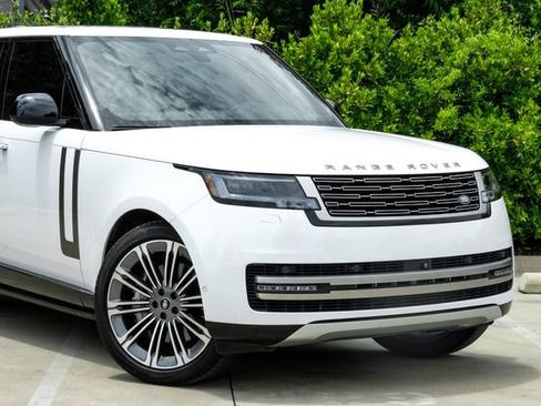 Used 2024 Land Rover Range Rover SE AWD/4WD image 9