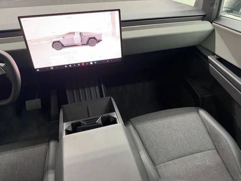 Used 2025 Tesla Cybertruck 2WD Crew Cab image 31