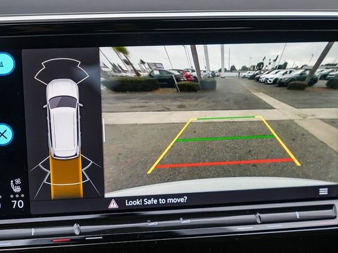 Used 2024 Volkswagen Atlas SE image 23