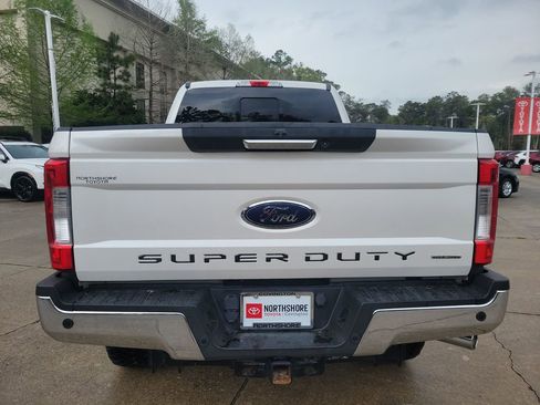 Used 2017 Ford F250 Lariat w/ Chrome Package image 4