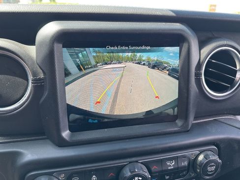 Used 2023 Jeep Wrangler Unlimited Sahara w/ Cold Weather Group AWD/4WD image 11