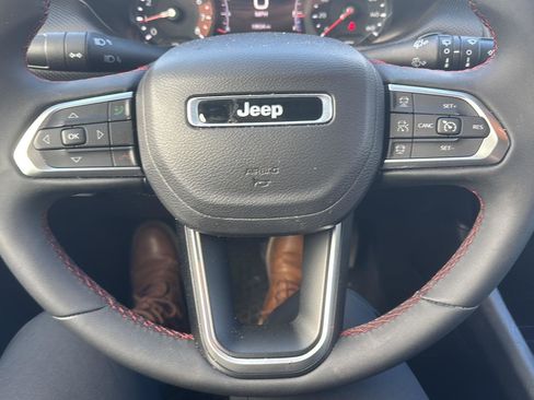 Used 2025 Jeep Compass Trailhawk image 14