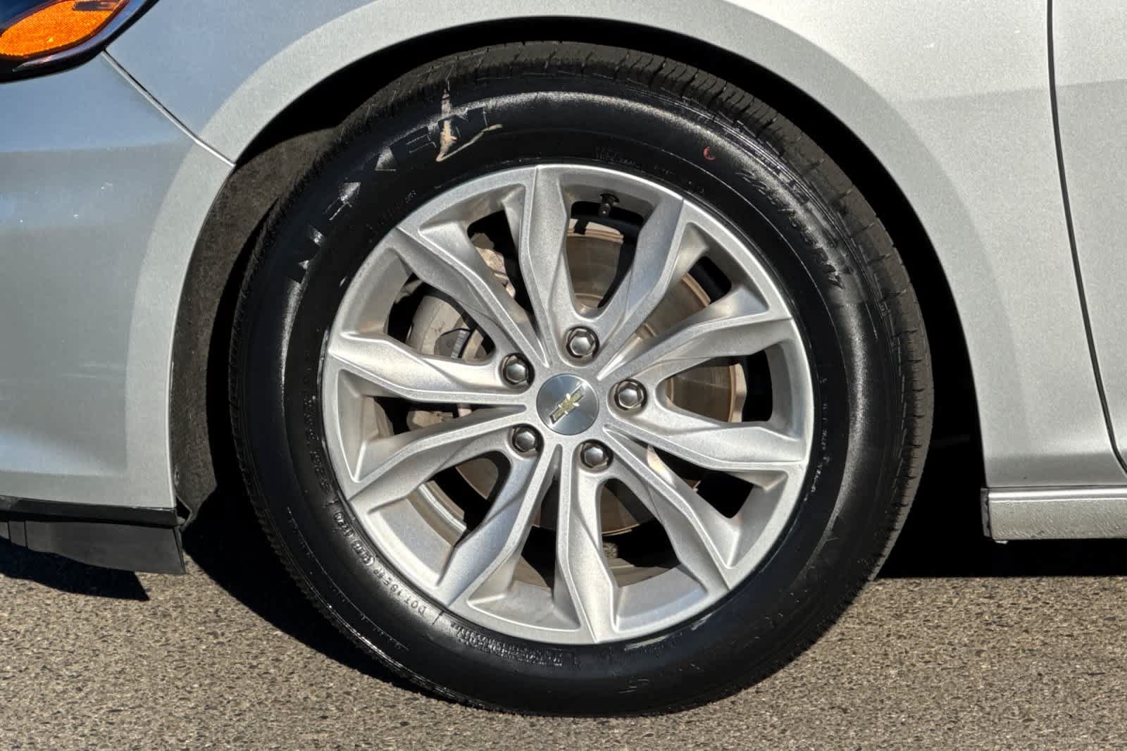 Used 2020 Chevrolet Malibu LT FWD image 30