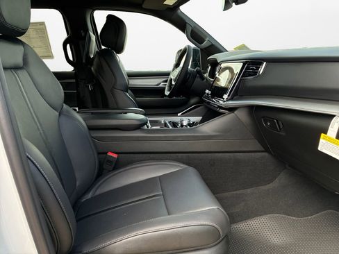 New 2026 Jeep Grand Wagoneer Limited AWD/4WD image 24