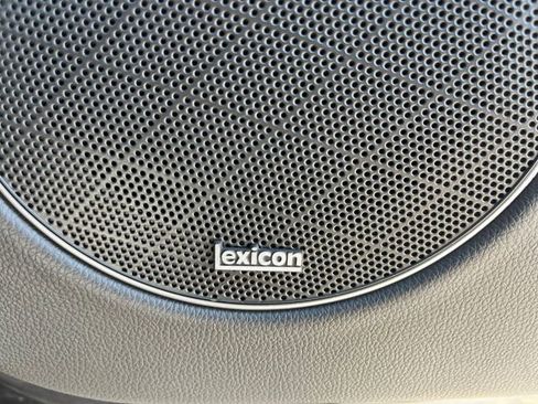 Used 2022 Genesis GV70 2.5T w/ Advanced Package image 18