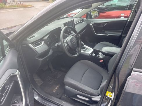 Used 2019 Toyota RAV4 LE w/ Carpet Mat Package AWD/4WD image 6
