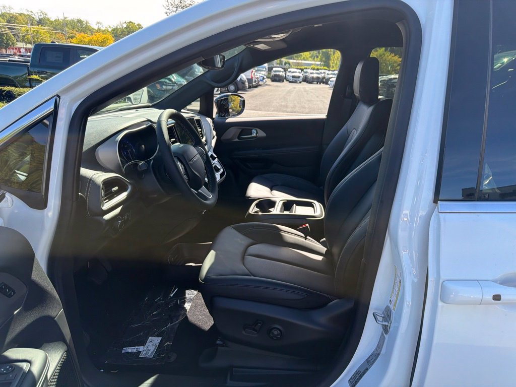 New 2027 Chrysler Pacifica Select FWD image 12