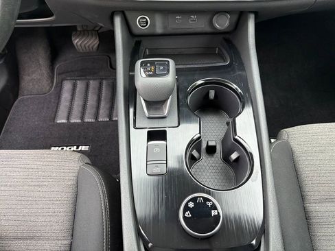 Certified 2023 Nissan Rogue SV image 21