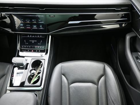 Used 2020 Audi Q7 3.0T Prestige w/ Prestige Package image 39