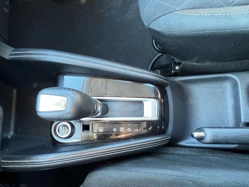 Used 2020 Nissan Kicks SV image 18