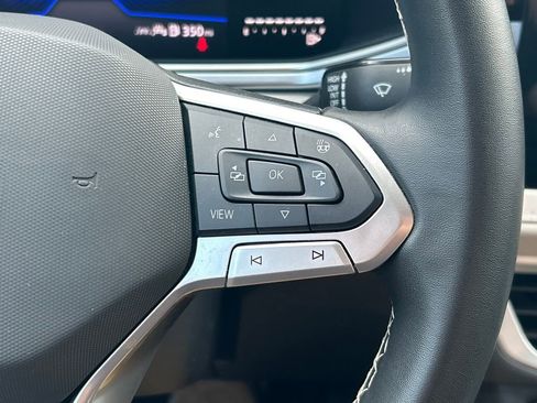 Used 2025 Volkswagen Taos SE FWD image 32