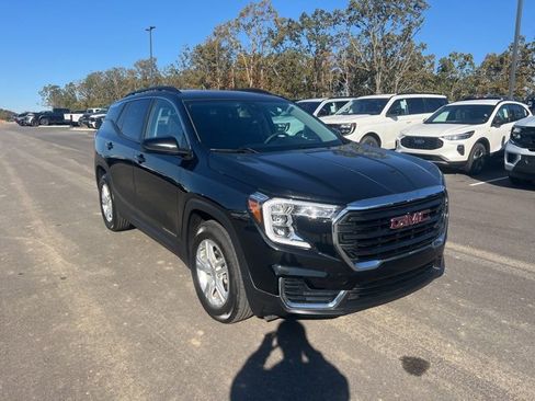 Used 2024 GMC Terrain SLE w/ Driver Convenience Package image 4