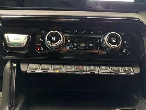 Used 2025 GMC Sierra 2500 AT4X image 32