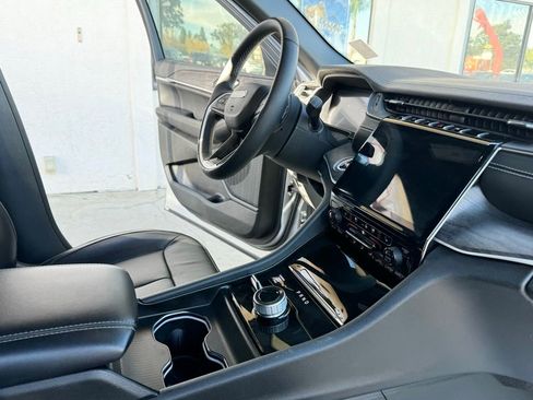 Used 2024 Jeep Grand Cherokee L Limited w/ Luxury Tech Group II image 24