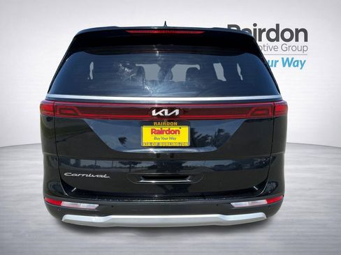 Used 2022 Kia Carnival EX FWD image 6