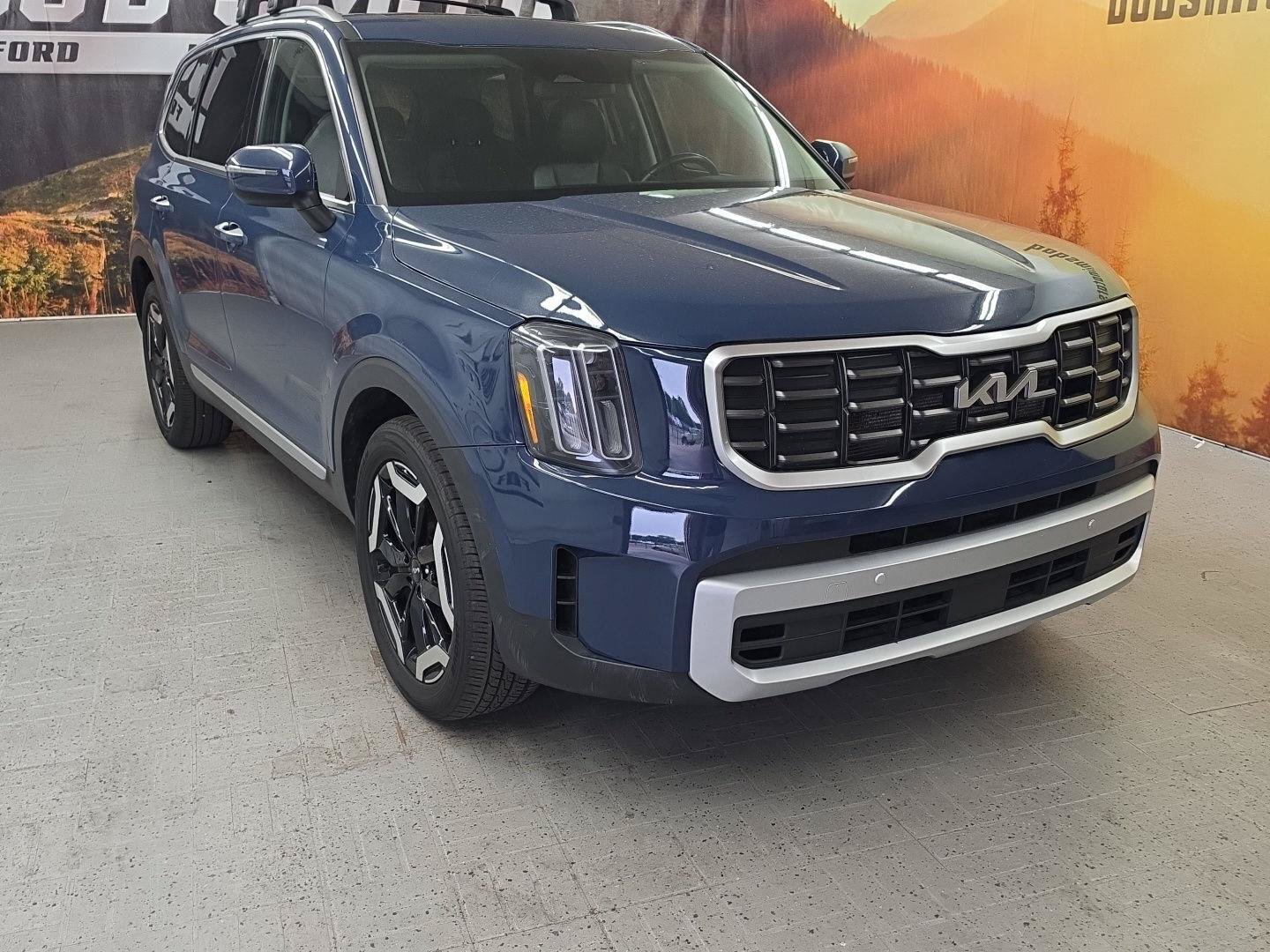 Used 2025 Kia Telluride S AWD/4WD image 1