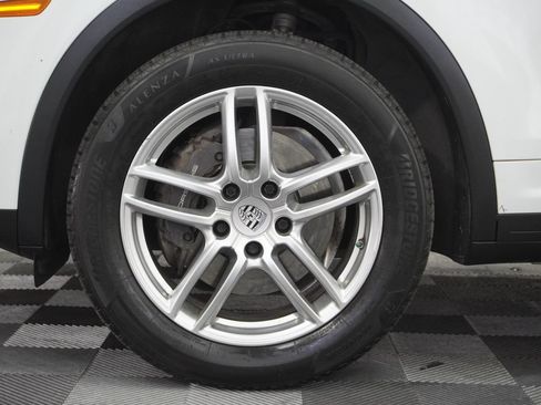 Used 2016 Porsche Cayenne AWD/4WD image 28