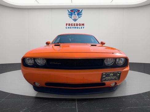 Used 2014 Dodge Challenger SXT RWD image 8