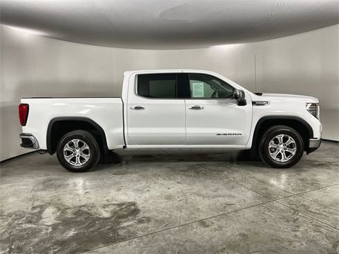 Certified 2025 GMC Sierra 1500 SLT image 9