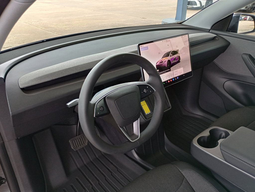 Used 2026 Tesla Model Y 2WD image 9