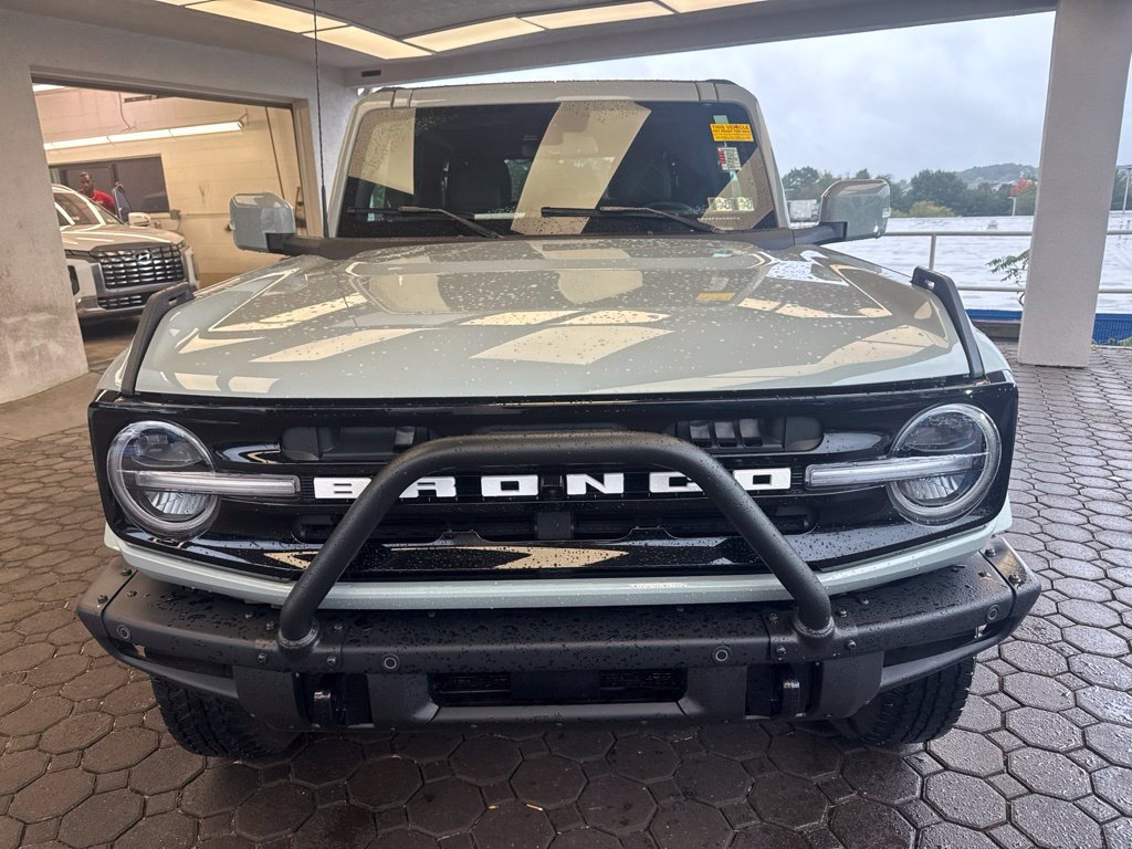 Used 2024 Ford Bronco Outer Banks AWD/4WD image 2