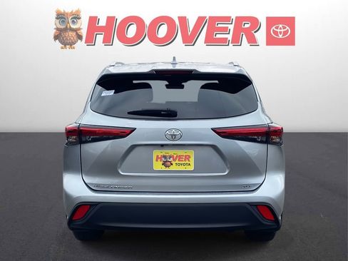 Used 2023 Toyota Highlander XLE image 3