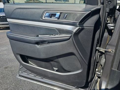 Used 2017 Ford Explorer XLT w/ Equipment Group 202A image 31