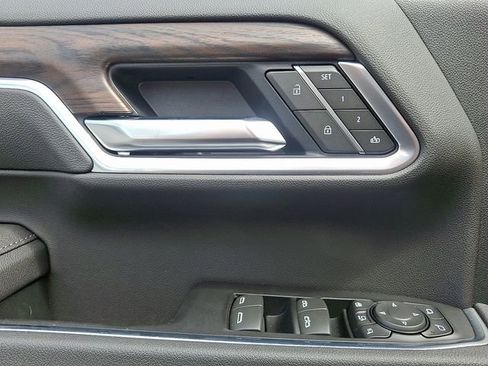 New 2025 GMC Sierra 3500 SLT w/ SLT Premium Package image 9