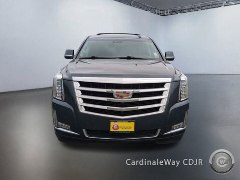 Used 2019 Cadillac Escalade Luxury image 2
