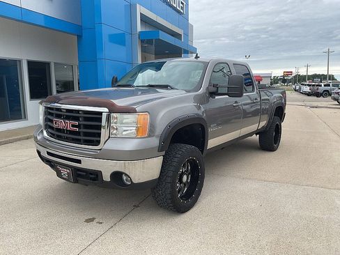 Used 2009 GMC Sierra 2500 SLT w/ SLT Convenience Package AWD/4WD image 2