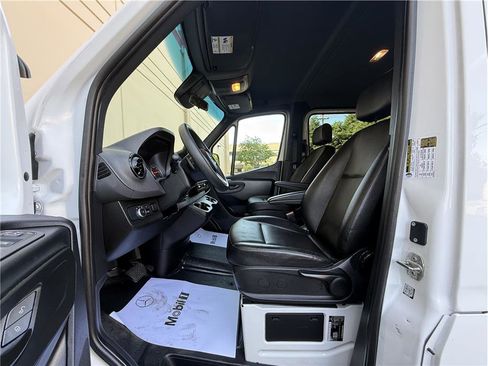 Used 2023 Mercedes-Benz Sprinter 2500 image 49