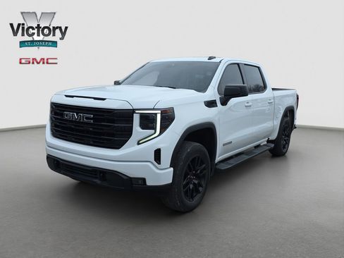 Used 2022 GMC Sierra 1500 Elevation w/ LPO, Elevation Black Package image 3