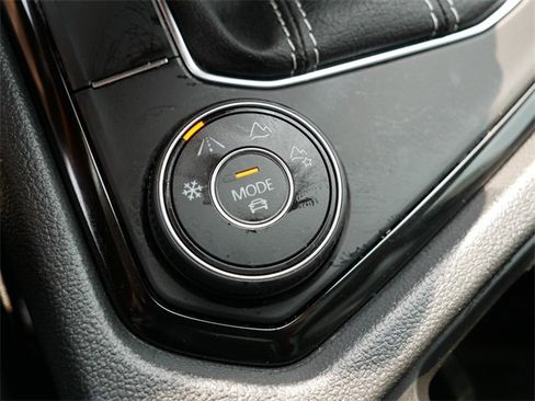 Certified 2024 Volkswagen Taos SEL image 31