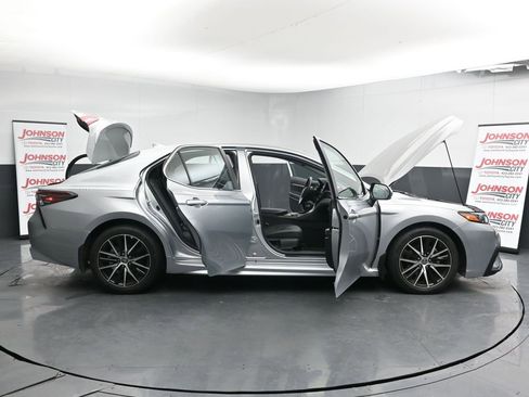 Used 2021 Toyota Camry SE image 39