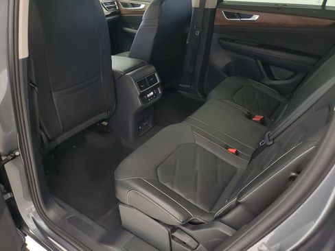 Used 2025 Volkswagen Atlas SE AWD/4WD image 22