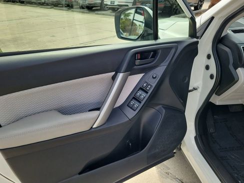 Used 2017 Subaru Forester 2.5i Premium image 24