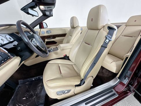 Certified 2017 Rolls-Royce Dawn RWD image 20