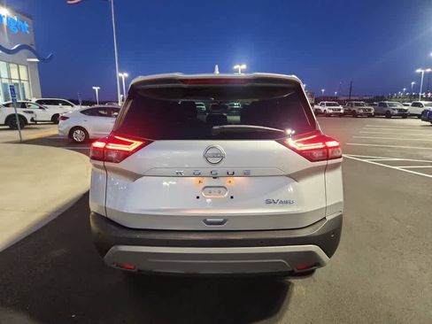 Used 2023 Nissan Rogue SV image 3