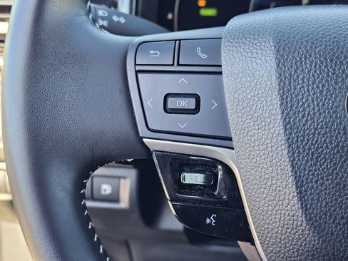 Used 2025 Toyota Camry SE image 19