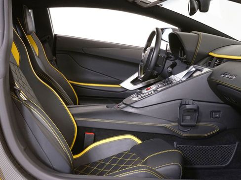 Used 2018 Lamborghini Aventador S AWD/4WD image 26