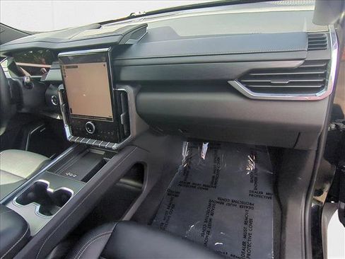 Used 2024 GMC Acadia Elevation image 24