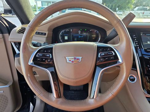 Used 2019 Cadillac Escalade Platinum AWD/4WD image 16