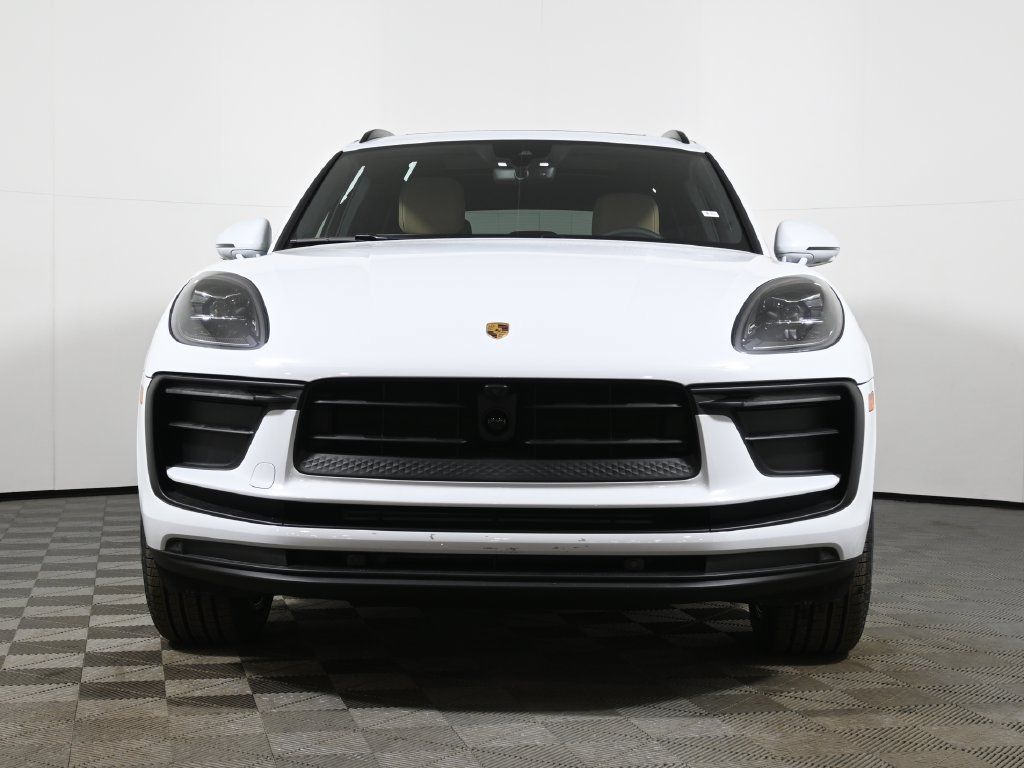 Used 2026 Porsche Macan AWD/4WD image 10